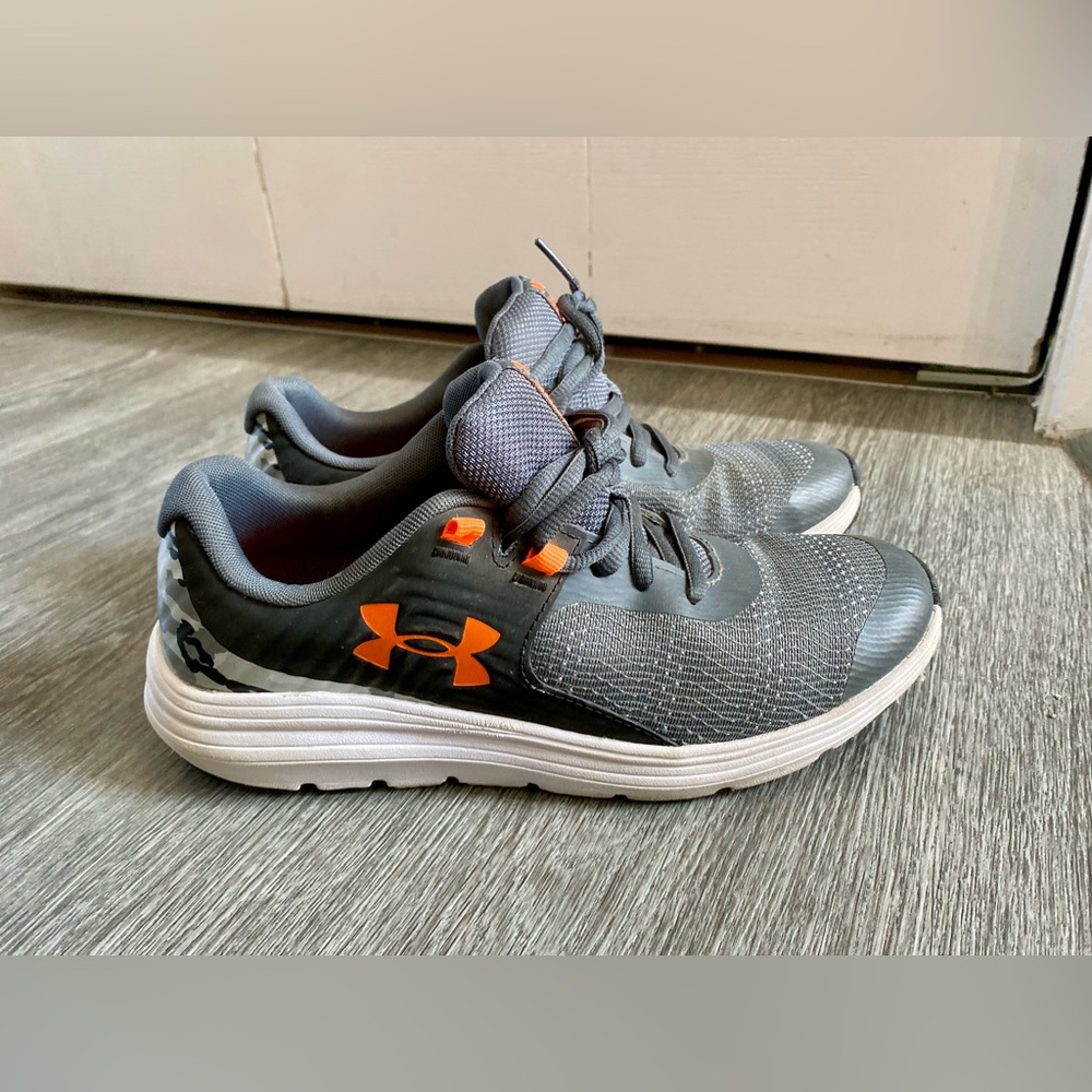 UNDER ARMOUR “OUTHUSTLE” Boys Sneakers - Size 6Y (